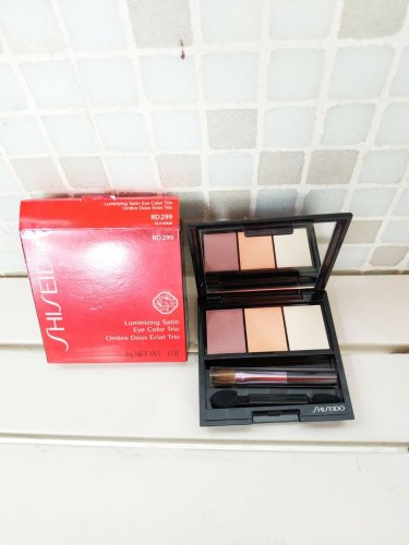 Shiseido Luminizing Satin Eye Color Trio RD299 new in box