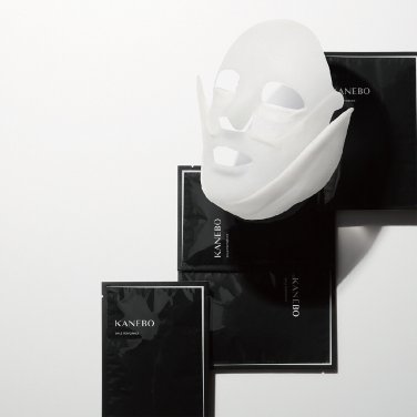 Kanebo Smile Performance face mask 4 pieces a box lifting