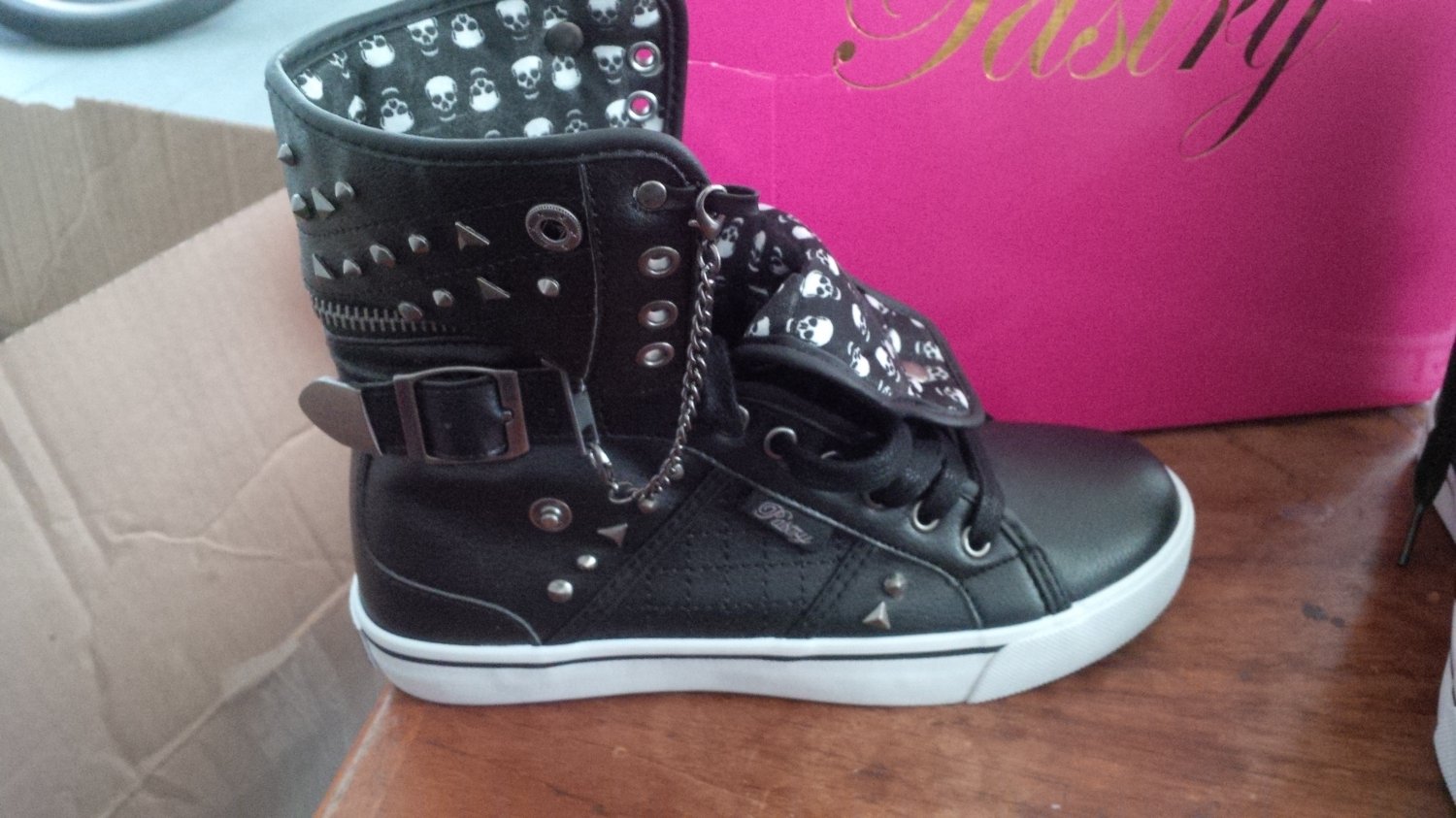 Girls Pastry Sneakers Size 6 Brand New in Box