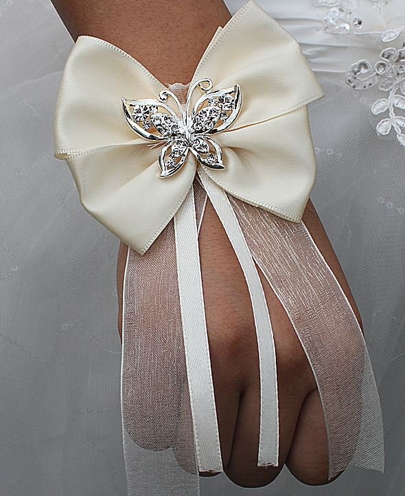 2pcs Hand Bracelets Ivory Bows for a Bride Bridal Bracelets Bridal Shower Accessories for Wedding