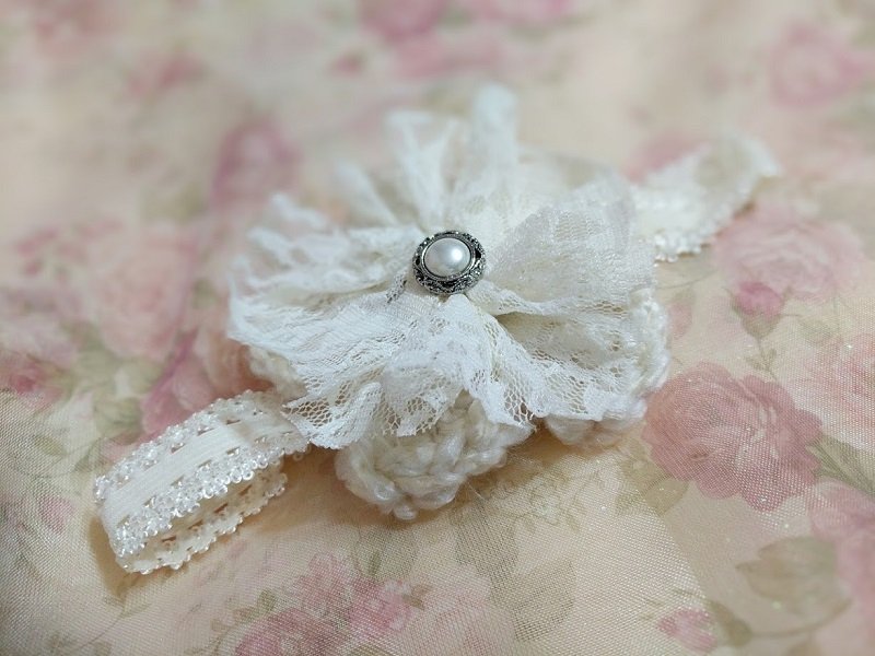 Free Shipping Handmade by Lyn White Lacy Hair Accessories Free Headbands for Newborn Girls