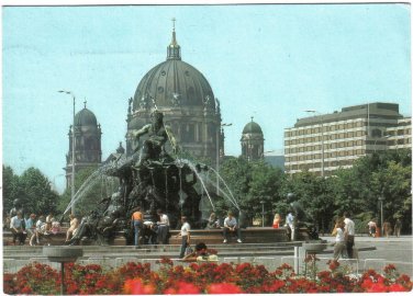 Germany Postcard Berlin Neptune's Fountain