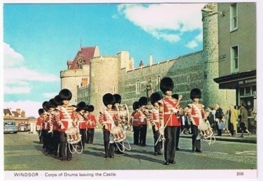 United Kingdom Postcard England Windsor Corps Drums Leaving Castle