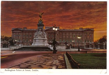 United Kingdom UK Postcard London Buckingham Palace At Sunset