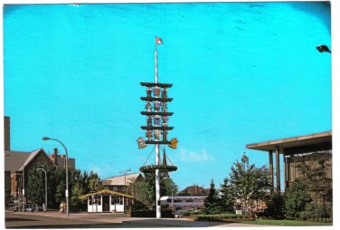 Ontario Postcard Kitchener Maypole At Speakers Corner