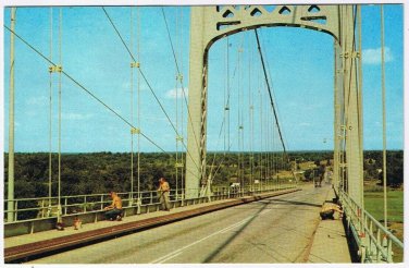 Postcard Men Working On Ambassador Bridge Niagara Falls