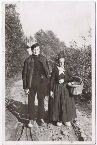 Holland Postcard De Veluwe Farmer & Wife Boer en Boerin RPPC