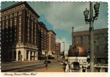 Michigan Postcard Grand Rapids Amway Grand Plaza Hotel