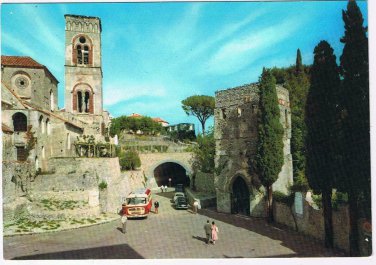 Italy Postcard Ravello Entry To Villo Rufolo