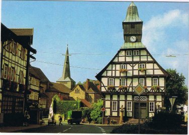 Germany Postcard Ulsar im Solling Blick auf Rathaus und Kirche