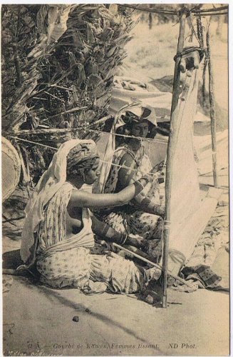 Postcard Gourbi de Kames Femmes Tissant Women Weaving