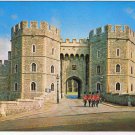 United Kingdom UK Postcard Berkshire Windsor Castle Henry VIII Gateway Guards
