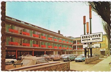 Postcard The Executive Motor Hotel Toronto Ontario