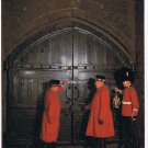 United Kingdom UK Postcard Tower Of London Yeoman Warders Closing Gate Middle