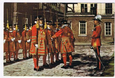United Kingdom UK Postcard Tower Of London Yeoman Warders