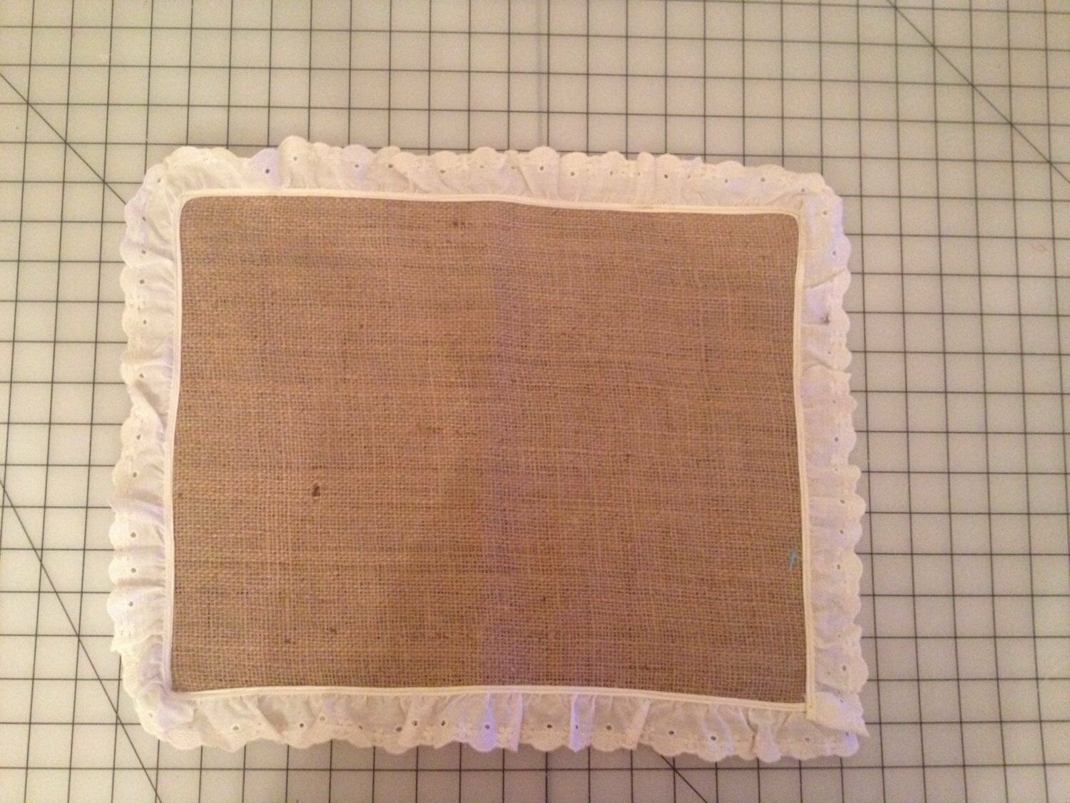 Burlap Placemat18x15" with eyelet trim