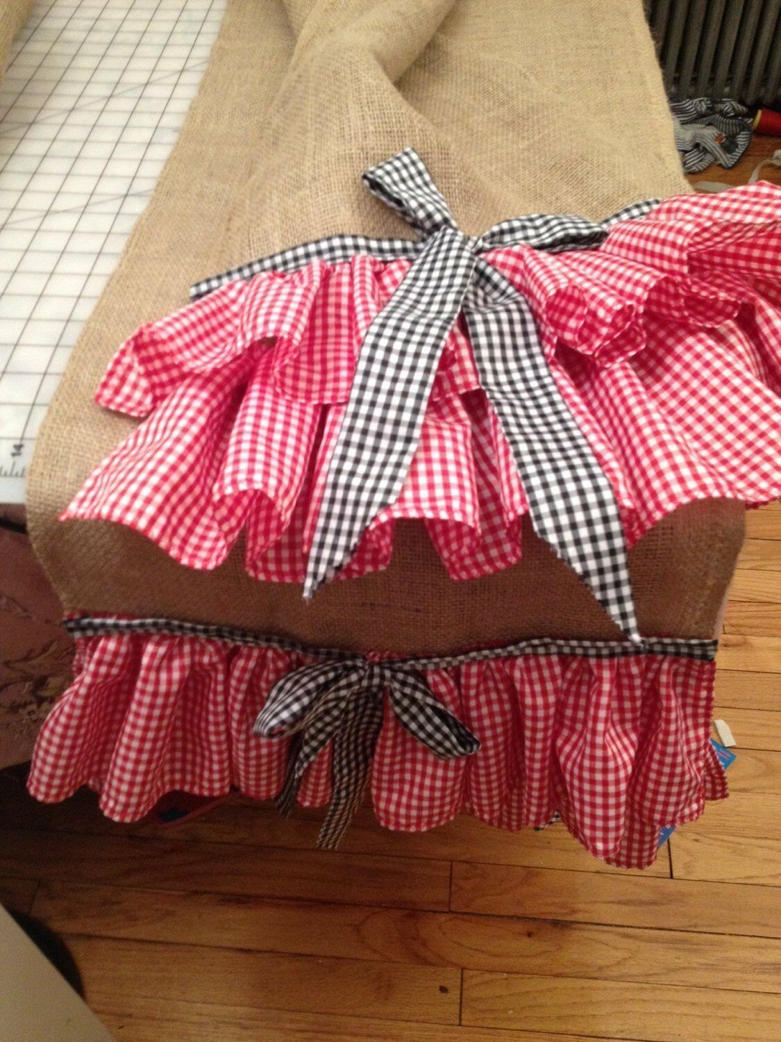 Burlap Ruffeld runner