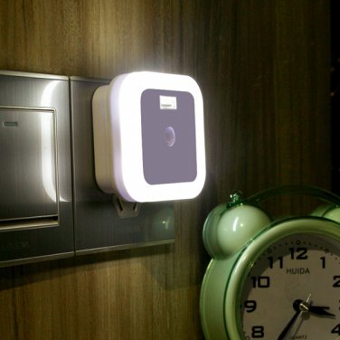 LED Sensor Control Night Light with USB Port for Tablet Cell Phone Charging