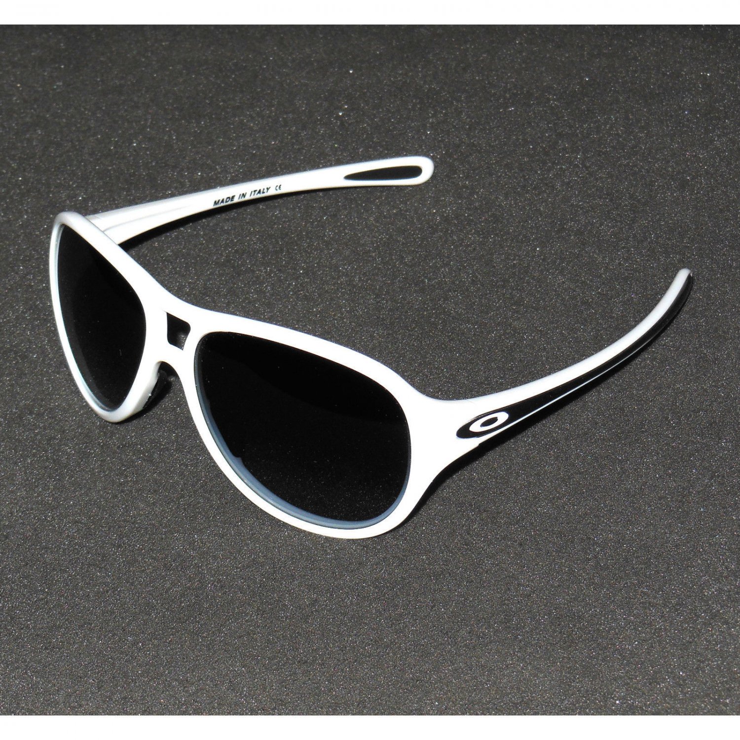 Oakley Twentysix 2 Women S Retro Sunglasses Polished White Black Grey