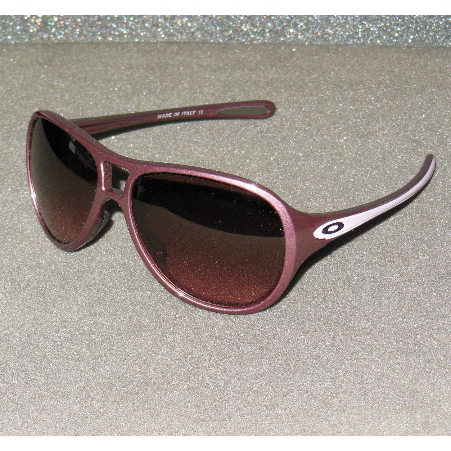Oakley Twentysix.2 Women's Retro Sunglasses Dark Plum/G40 Black Gradient