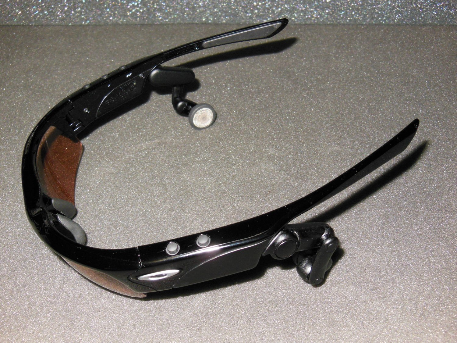Oakley Thump Pro 512 MB MP3 Sunglasses, Polished Black/VR50 Transitions