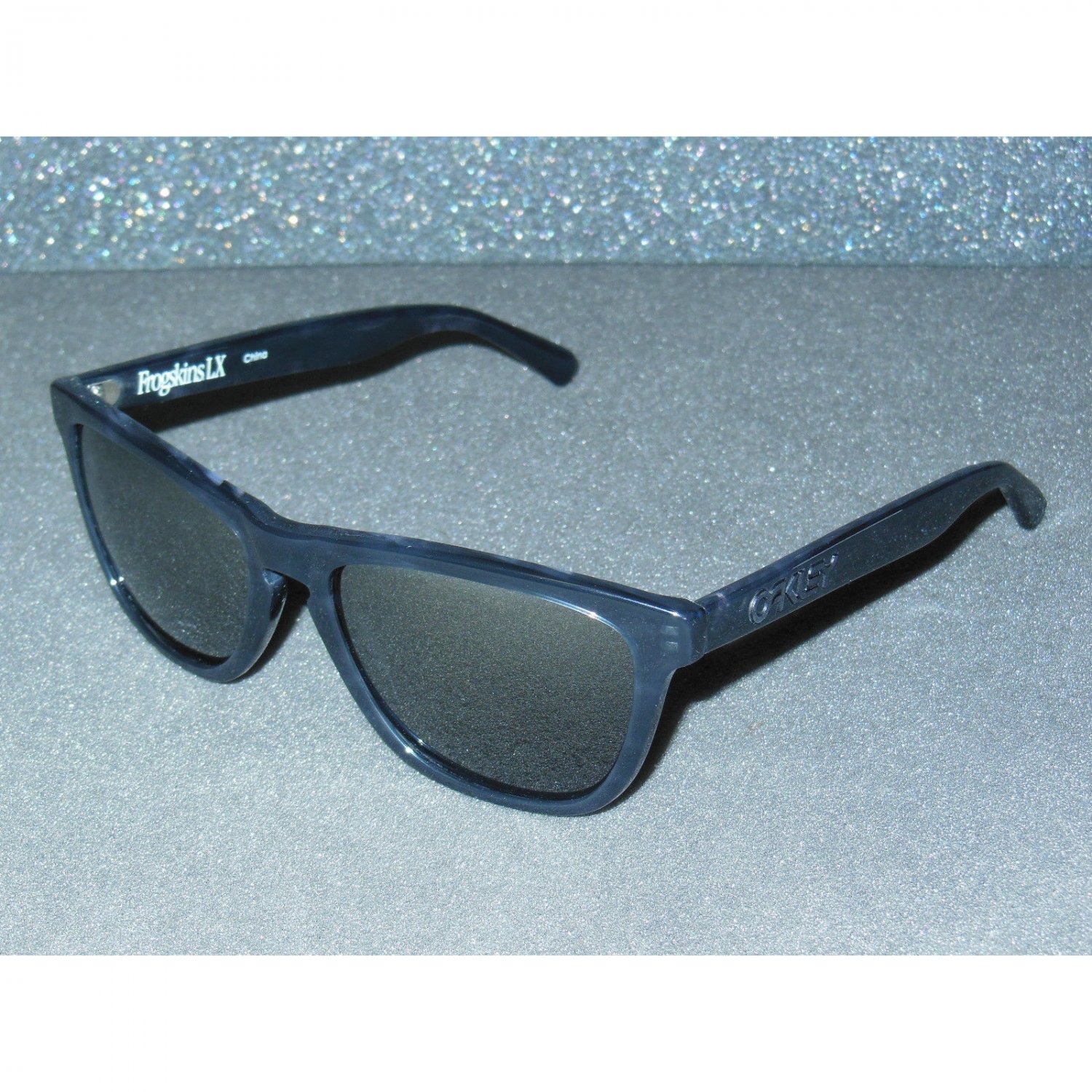 Oakley Frogskins Sunglasses Dark Grey Iridium