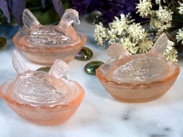 Set of 12 Mini Pink Glass Hens on Nest