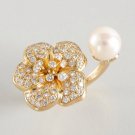 Gorgeous Van Cleef & Arpels 18k Diamond Pearl Between The Finger Flower Ring