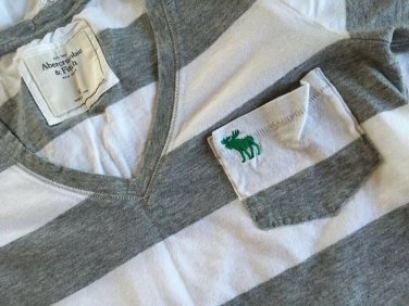 NWT Abercrombie & Fitch A&F Soft Striped Pocket Tee White Grey V-neck XS