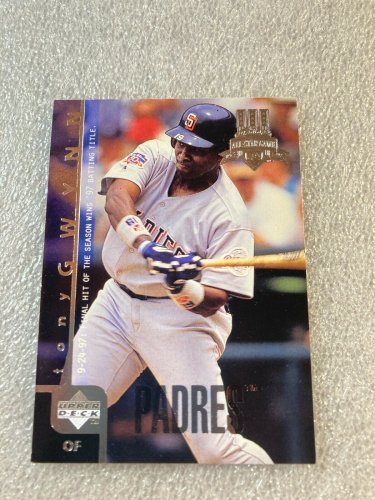 1998 Upper Deck San Diego Padres Baseball Card #500 Tony Gwynn~L-56