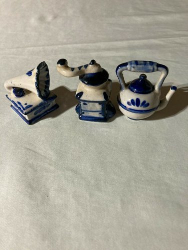 Miniature Vintage Coffee Mill Grinder ~Teapot~Phonograph Korea 1 1/2" High M424*