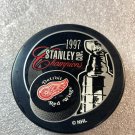 Detroit Red Wings 1997 Stanley Cup Champions Souvenir Hockey Puck ~L-16