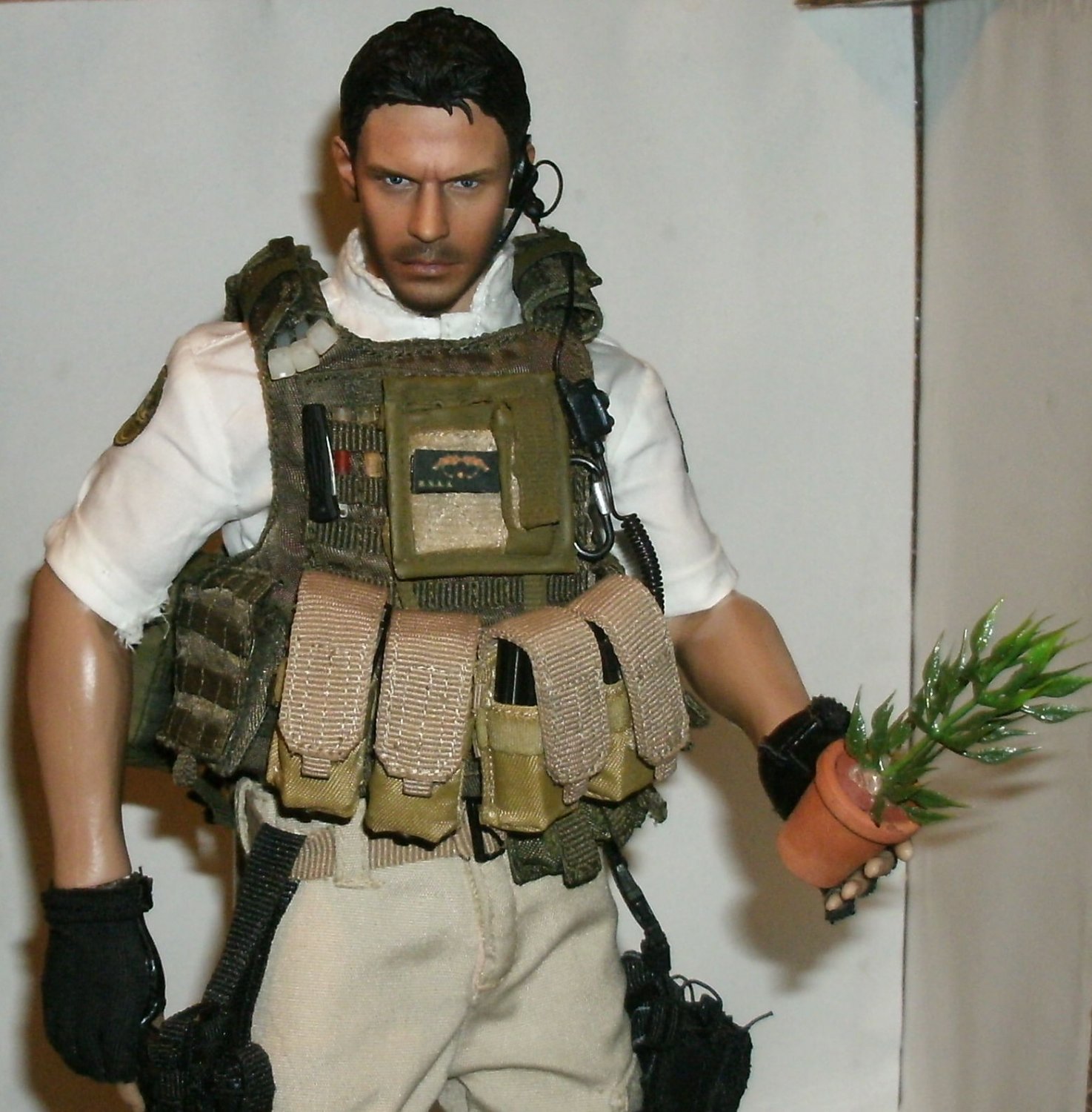 chris redfield bsaa hot toys