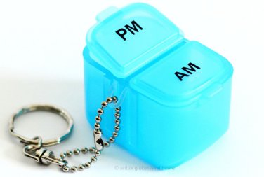 PILL TABLET REMINDER ORGANISER TRAVEL MINI BOX ON KEY RING AM & PM STORAGE BLUE