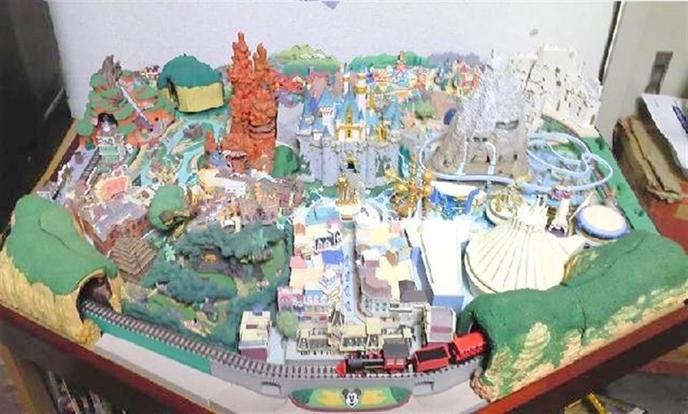 disneyland diorama kit