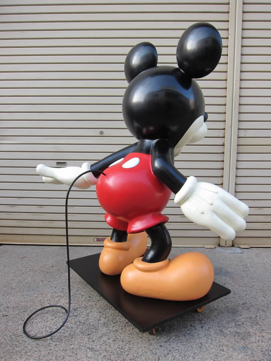 mickey welcome statue