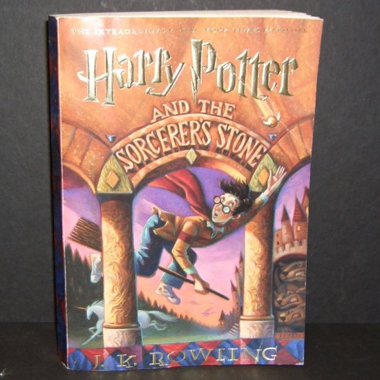 Harry Potter and the Sorcerer's Stone Softcover J.K. Rowling