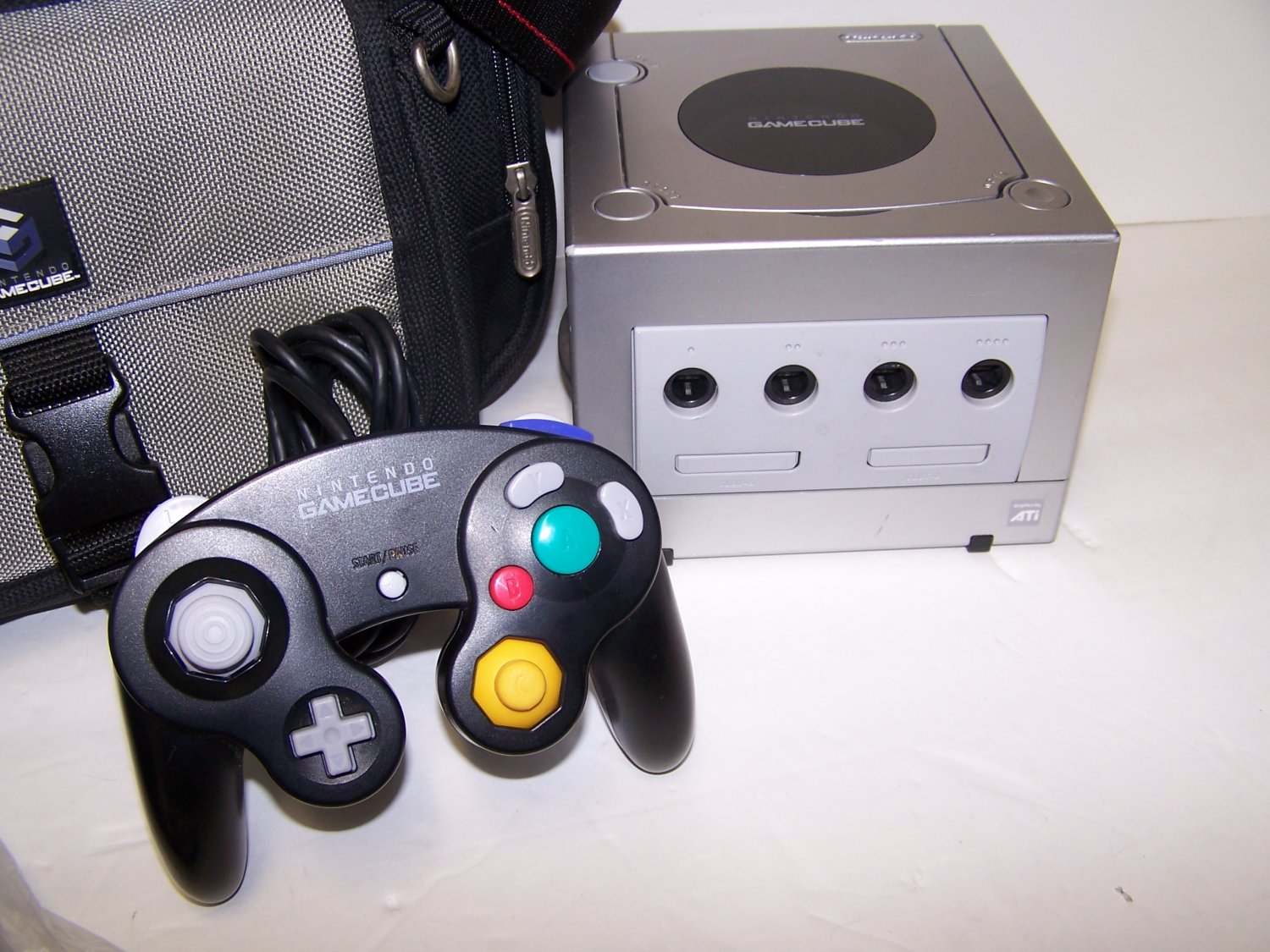 Nintendo GameCube Console System Platinum with travel Case