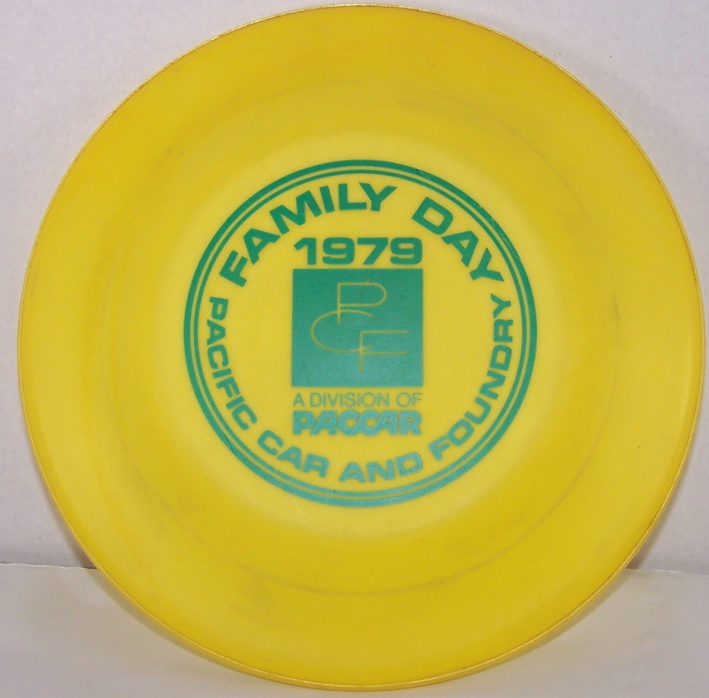 vintage PACCAR FRISBEE FLYING DISC Family Day 1979 Pacific Car AD TOPPER LINE