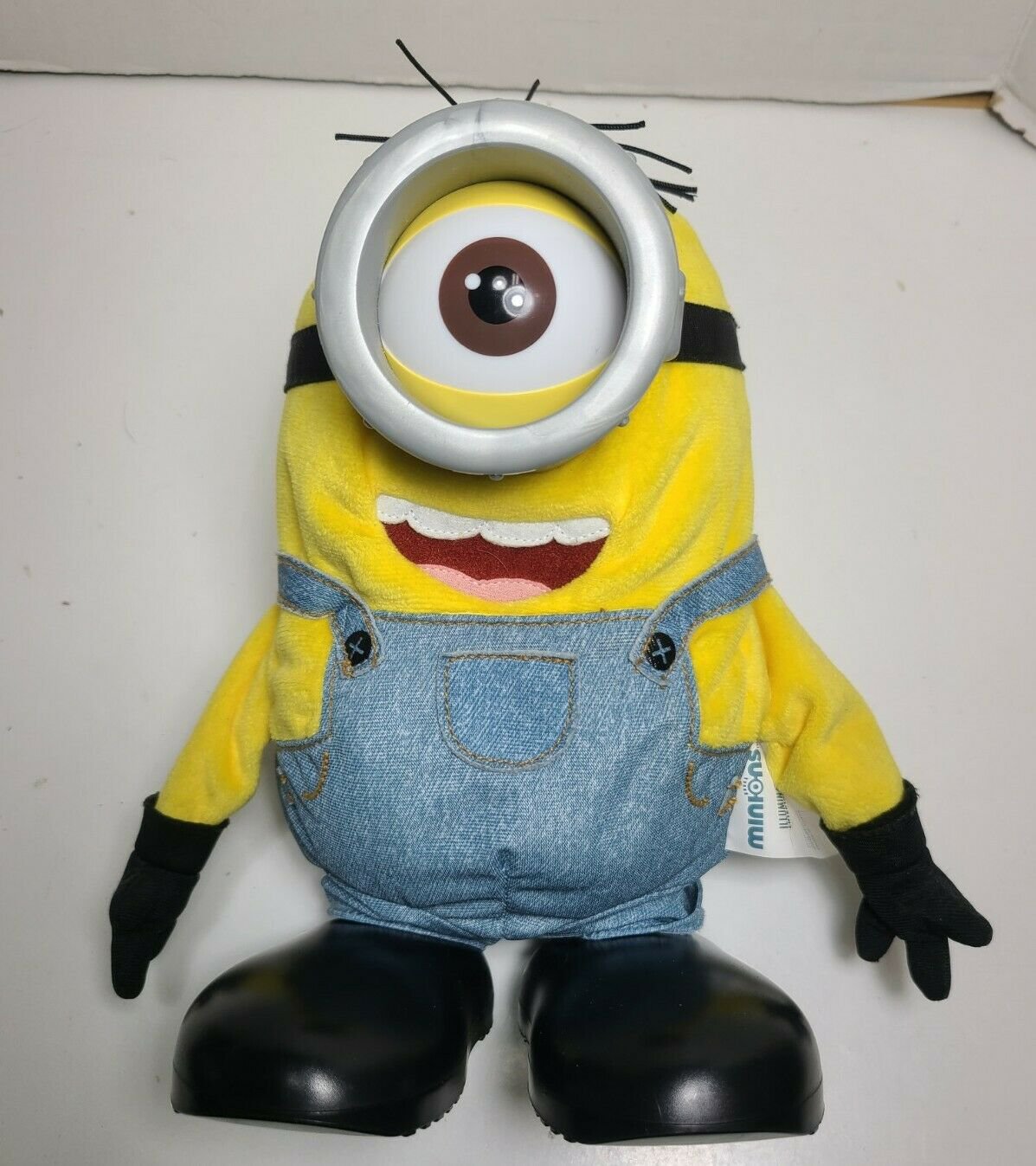 DISNEYS ANIMATED MINION STUART DESPICABLE ME FARTS TUMBLES LAUGHS ...