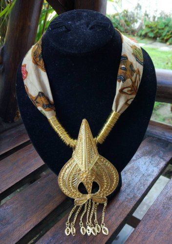 Exclusive Batik NECKLACE