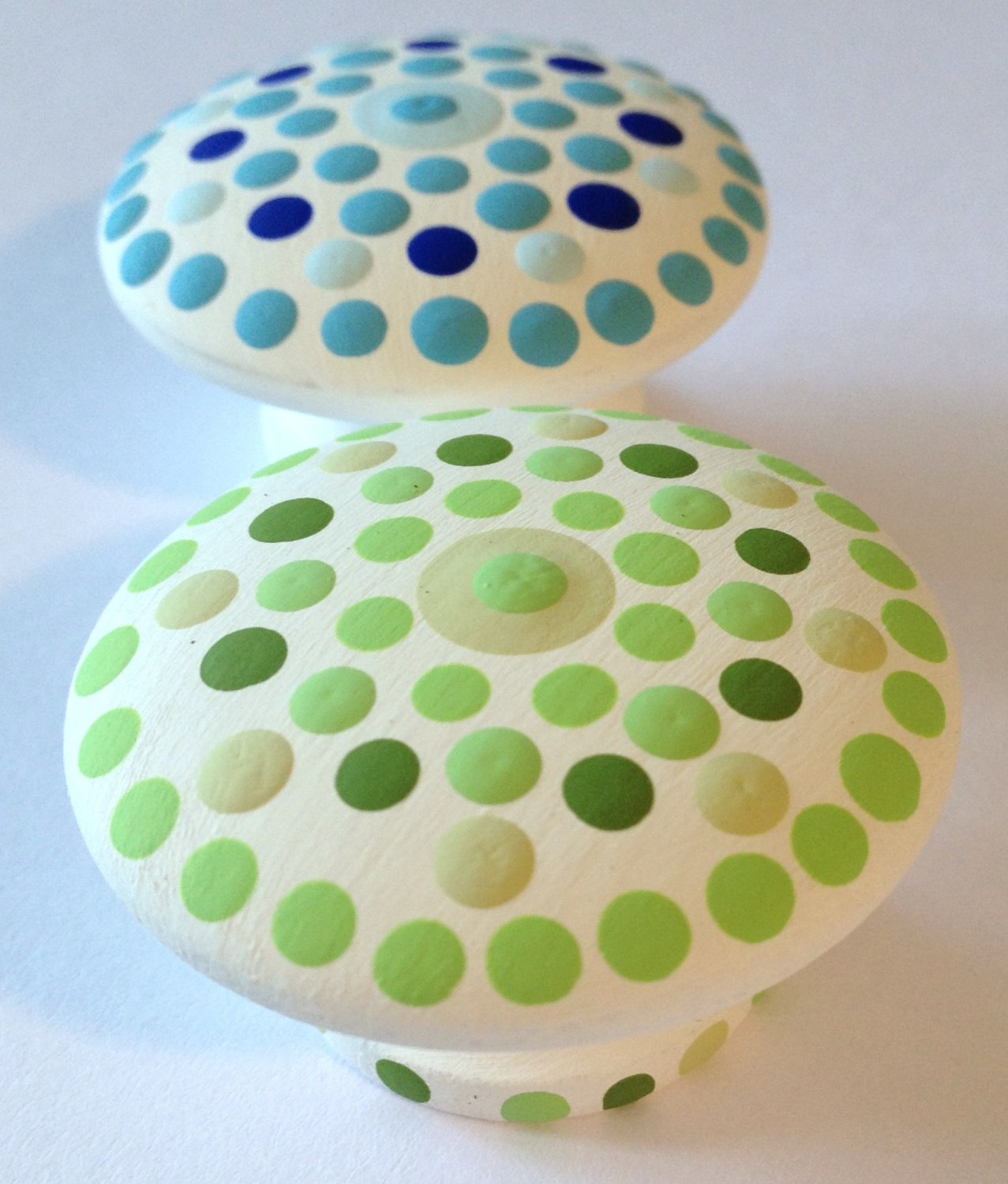 Symmetrical Polka Dots Knob