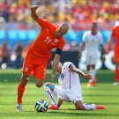 017 -  8 X 6 Photo - Football - FIFA World Cup 2014 - Chile V Holland Aranguiz & Arjen Robben
