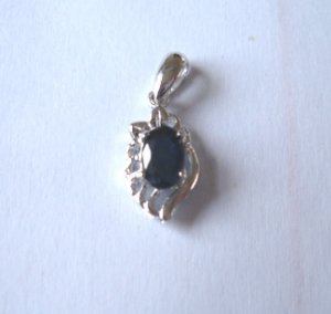100% natural blue sapphire and sterling silver necklace pendant