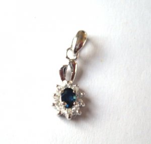 100% natural blue sapphire and sterling silver necklace pendant