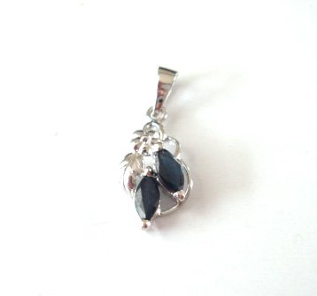 100% natural blue sapphire and sterling silver necklace pendant