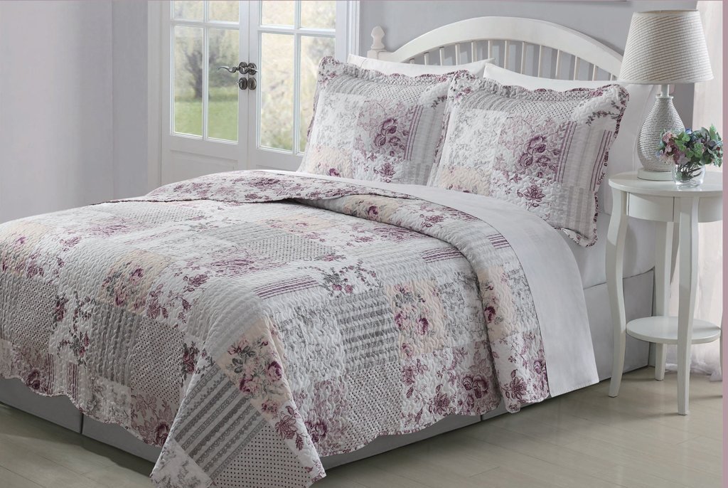 Queen Audrey Pale Rose Quilt Set