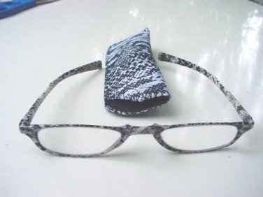 NEW SNAKESKIN PATTERN READING GLASSES & POUCH +3.0 D519