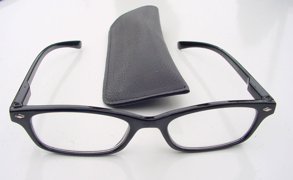 NARROW WAYFARER STYLE READING GLASSES BLACK WITH POUCH +2.0
