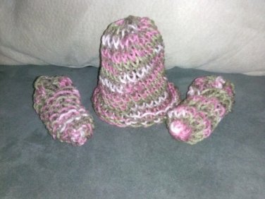 Newborn Baby Hats and Booties
